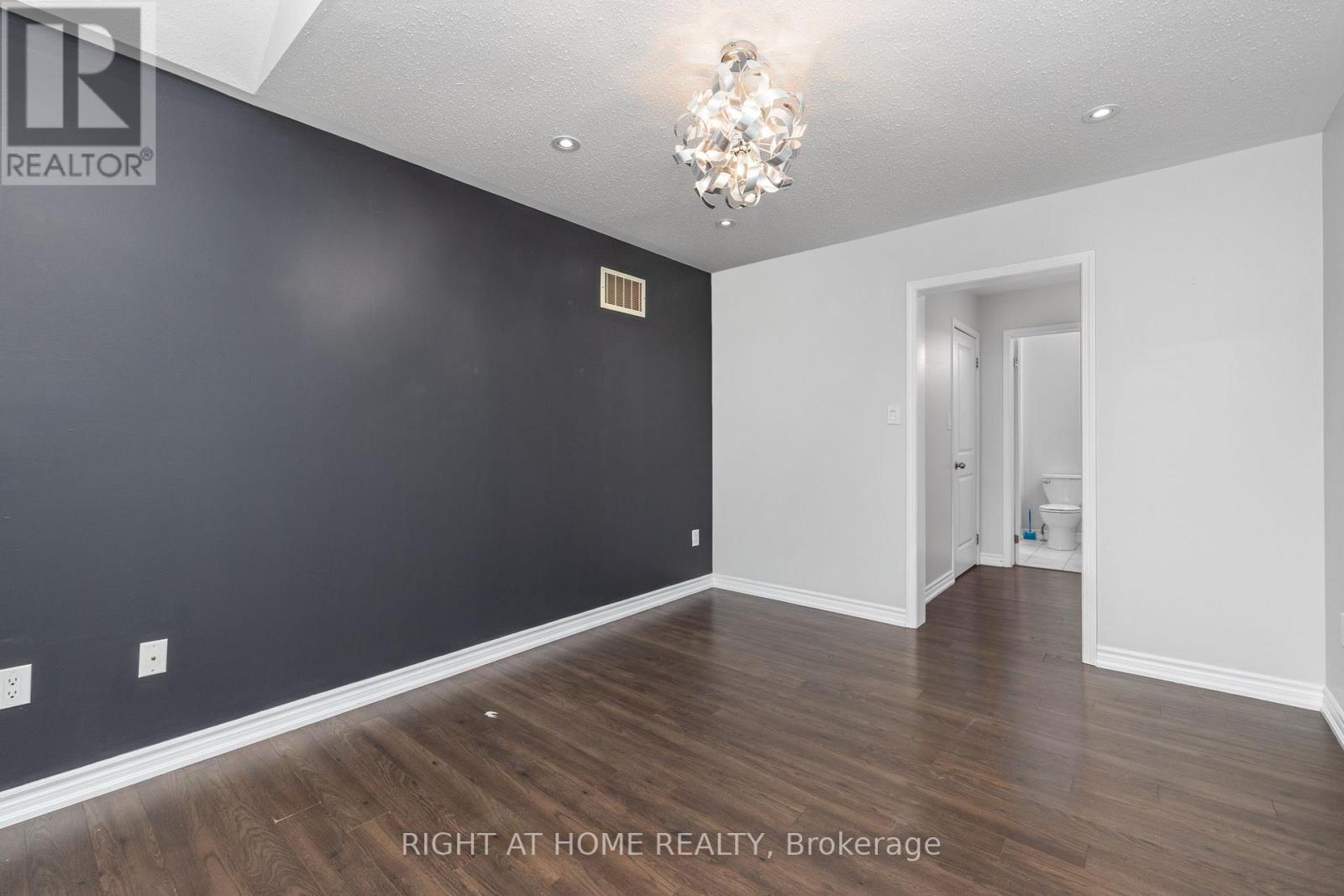 260 Ellen Davidson Drive, Oakville, Ontario  L6M 0V2 - Photo 29 - W12863868