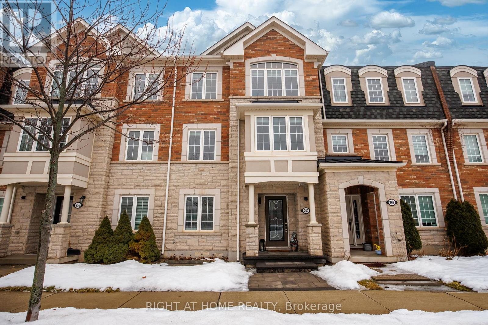 260 Ellen Davidson Drive, Oakville, Ontario  L6M 0V2 - Photo 4 - W12863868