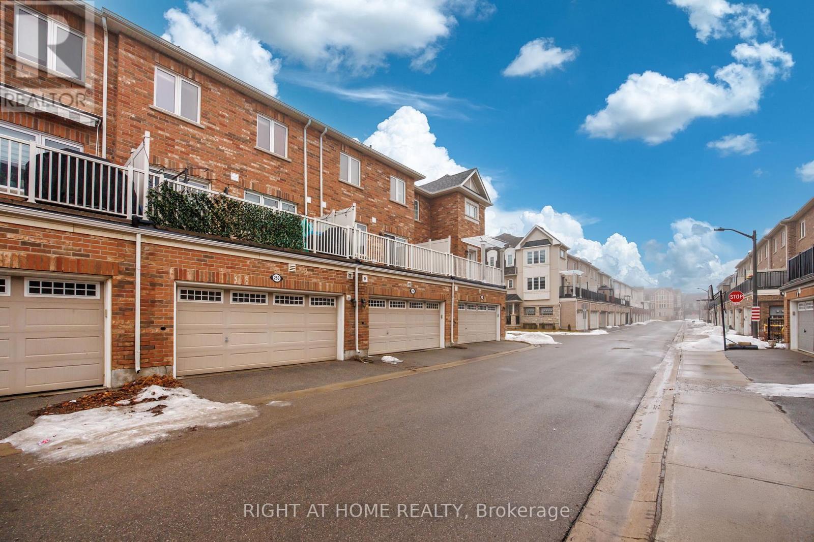 260 Ellen Davidson Drive, Oakville, Ontario  L6M 0V2 - Photo 5 - W12863868