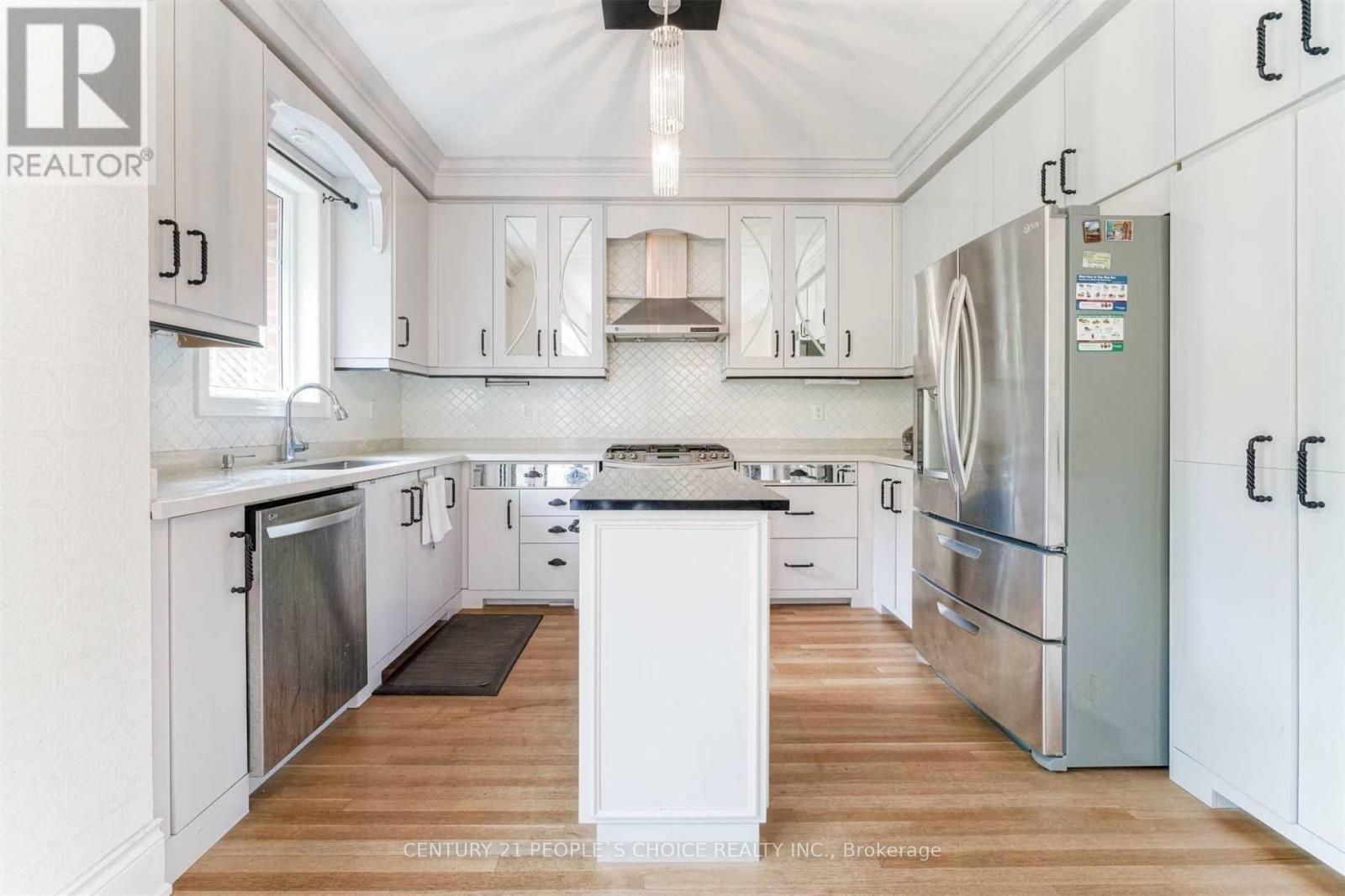 Upper - 5609 Meadowcrest Avenue, Mississauga, Ontario  L5M 0V1 - Photo 11 - W12863890