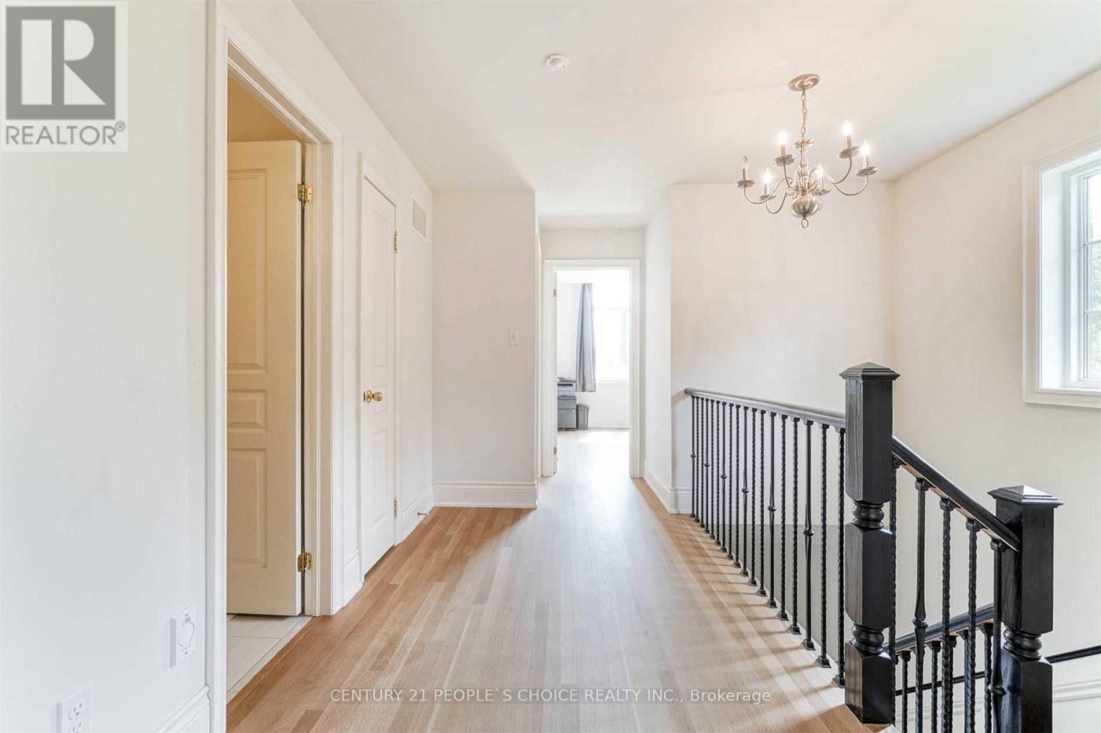 Upper - 5609 Meadowcrest Avenue, Mississauga, Ontario  L5M 0V1 - Photo 14 - W12863890