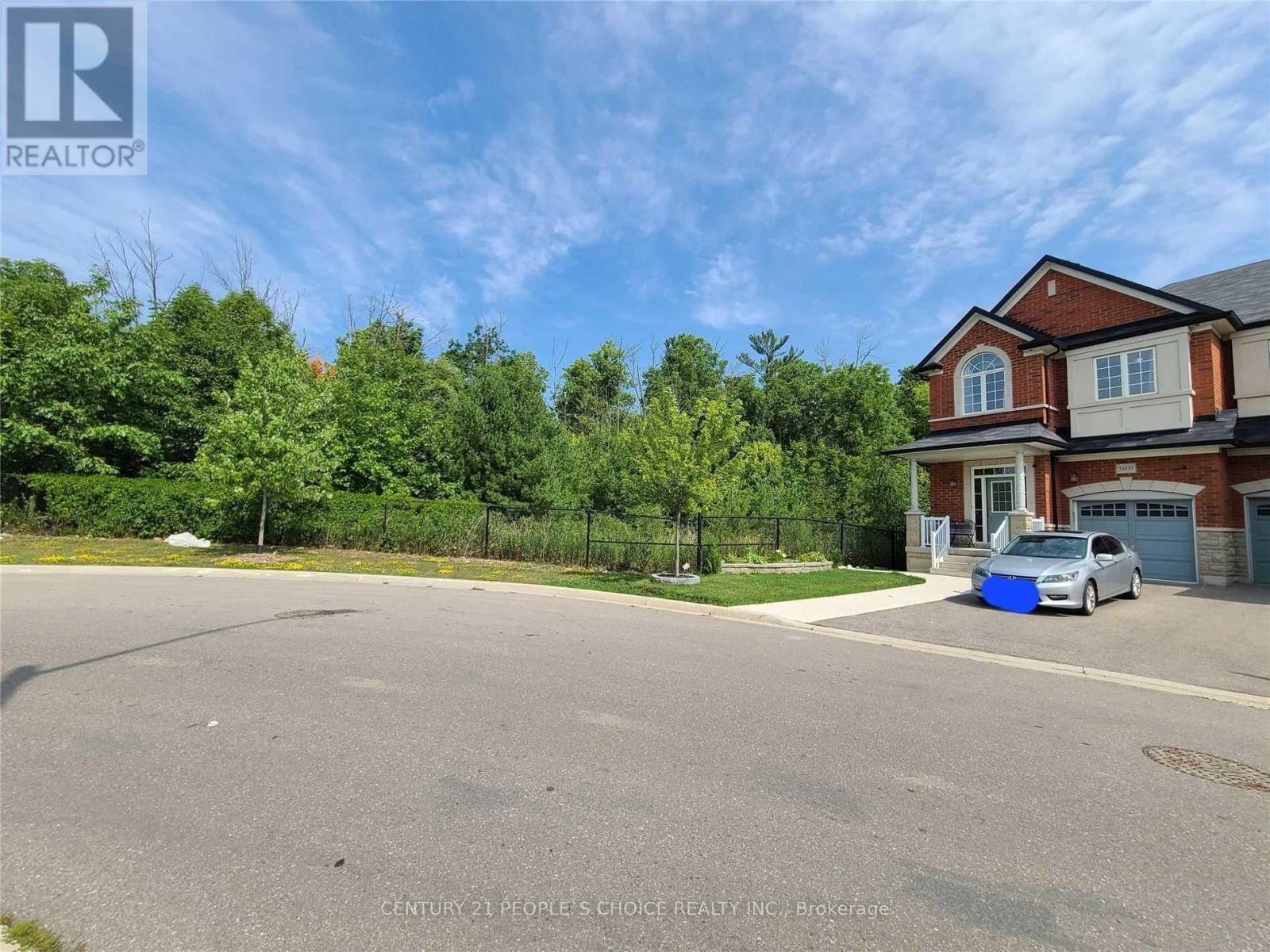 Upper - 5609 Meadowcrest Avenue, Mississauga, Ontario  L5M 0V1 - Photo 2 - W12863890