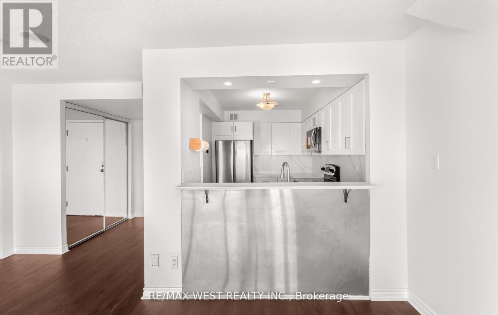 #1510 - 50 Eglinton Avenue W, Mississauga, Ontario  L5R 3P5 - Photo 10 - W12863944