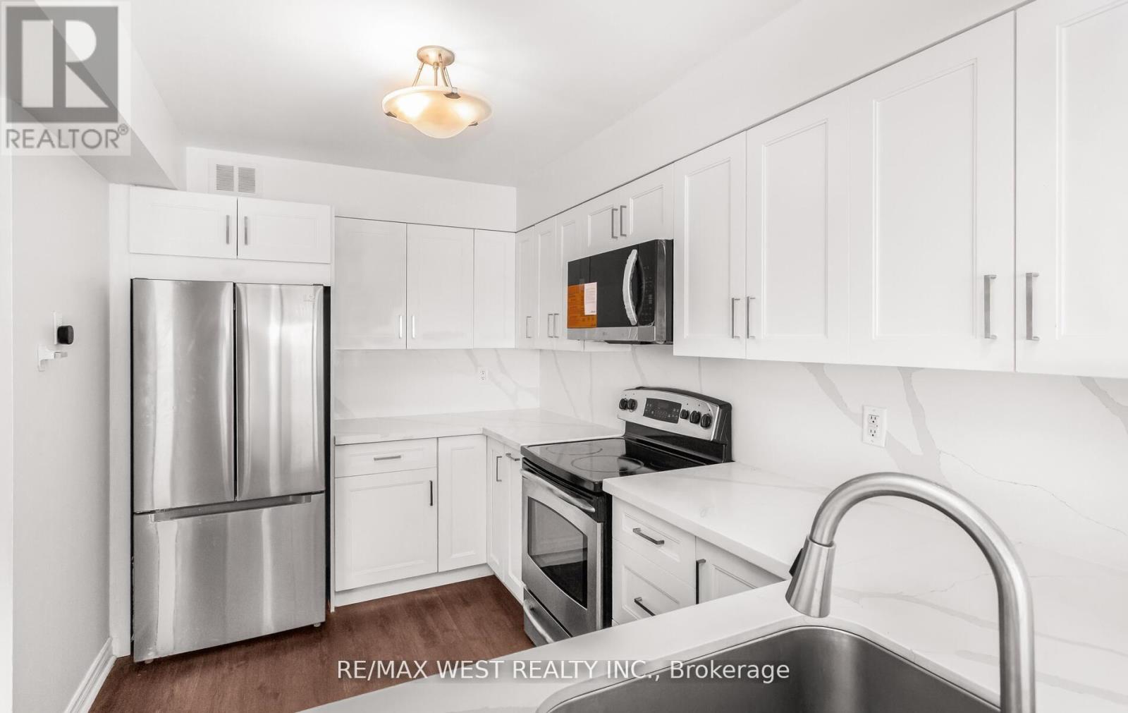 #1510 - 50 Eglinton Avenue W, Mississauga, Ontario  L5R 3P5 - Photo 11 - W12863944