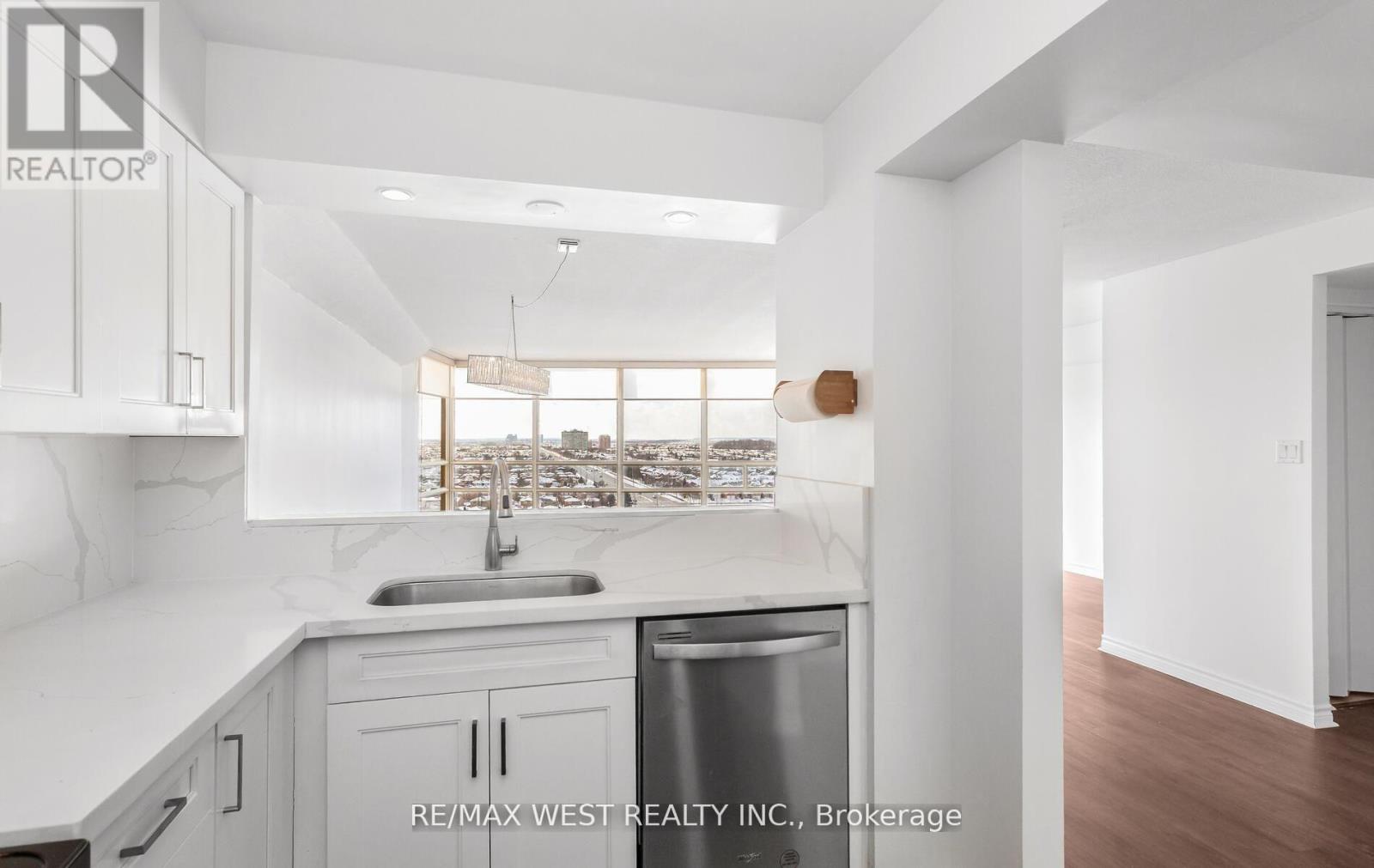 #1510 - 50 Eglinton Avenue W, Mississauga, Ontario  L5R 3P5 - Photo 13 - W12863944