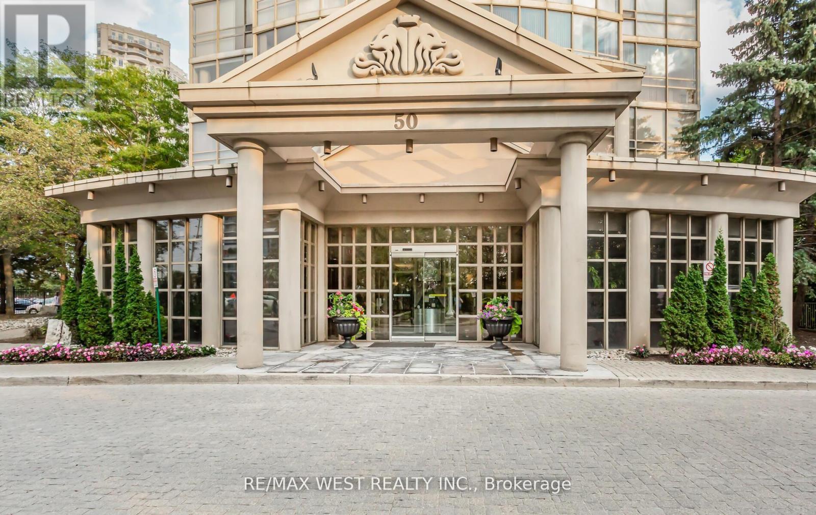 #1510 - 50 Eglinton Avenue W, Mississauga, Ontario  L5R 3P5 - Photo 2 - W12863944