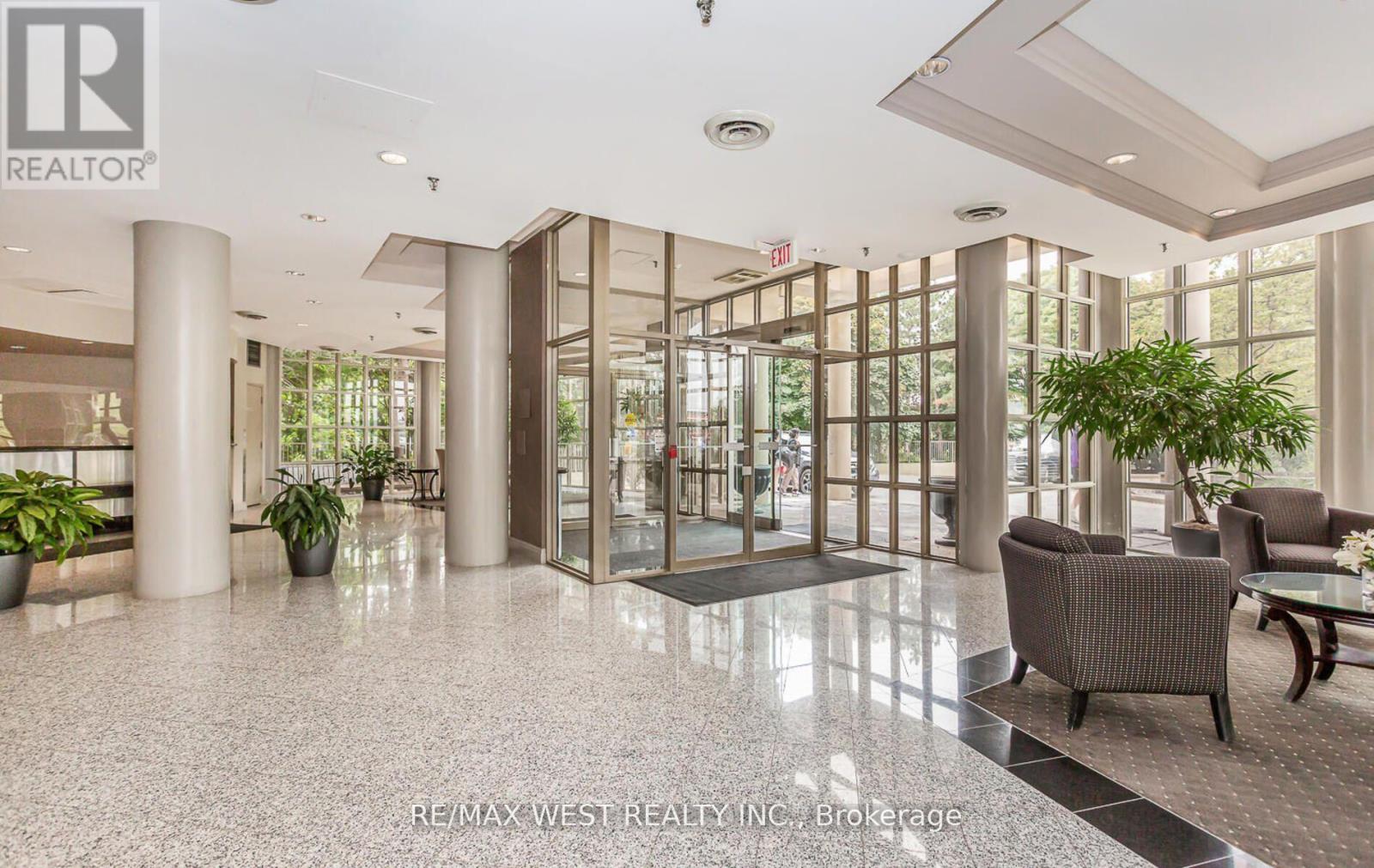 #1510 - 50 Eglinton Avenue W, Mississauga, Ontario  L5R 3P5 - Photo 3 - W12863944