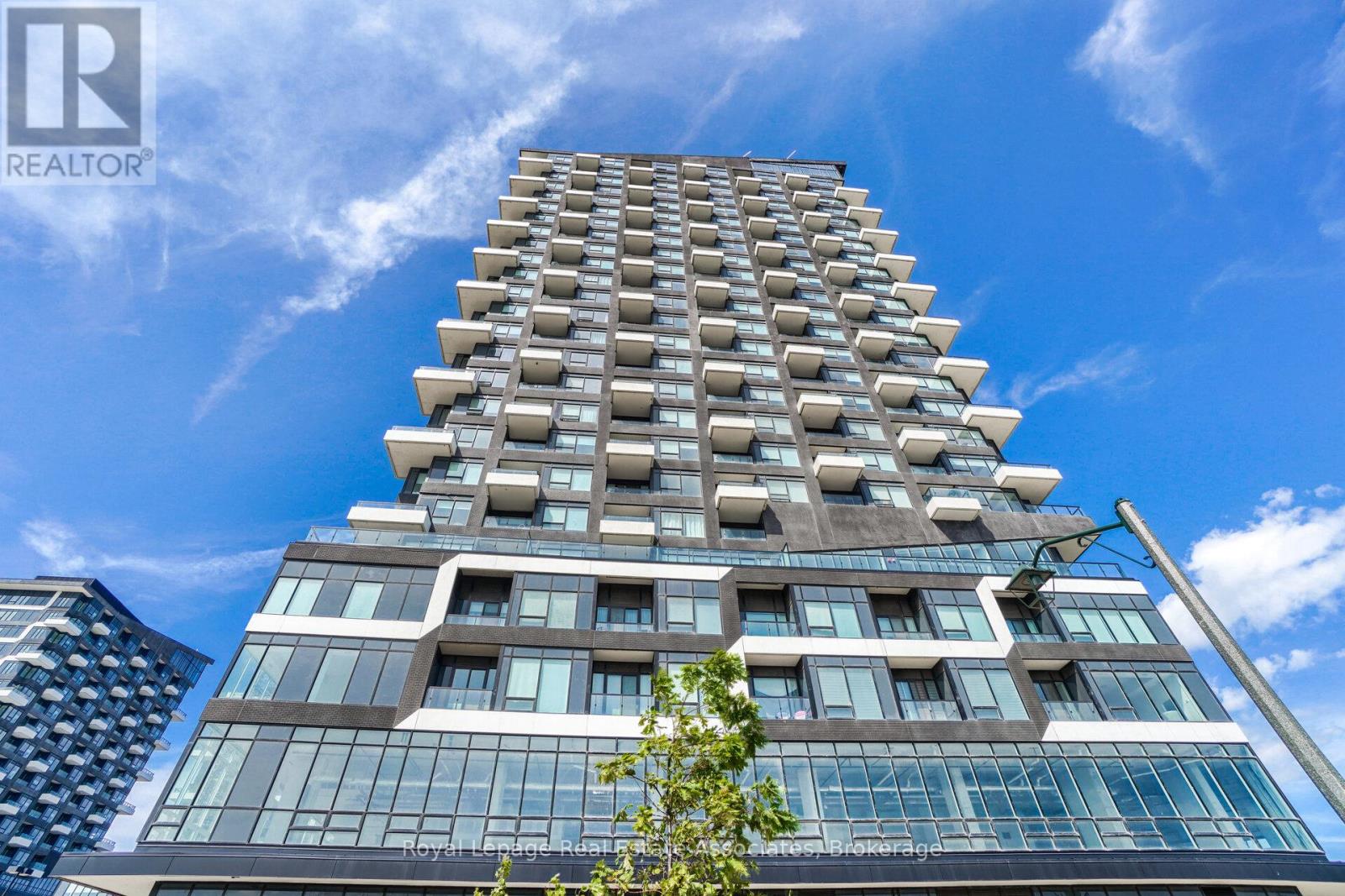 2003 - 297 OAK WALK DRIVE, Oakville, Ontario