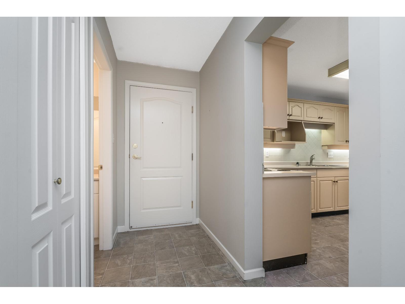 301 17740 58a Avenue, Surrey, British Columbia  V3S 8M5 - Photo 3 - R3097250