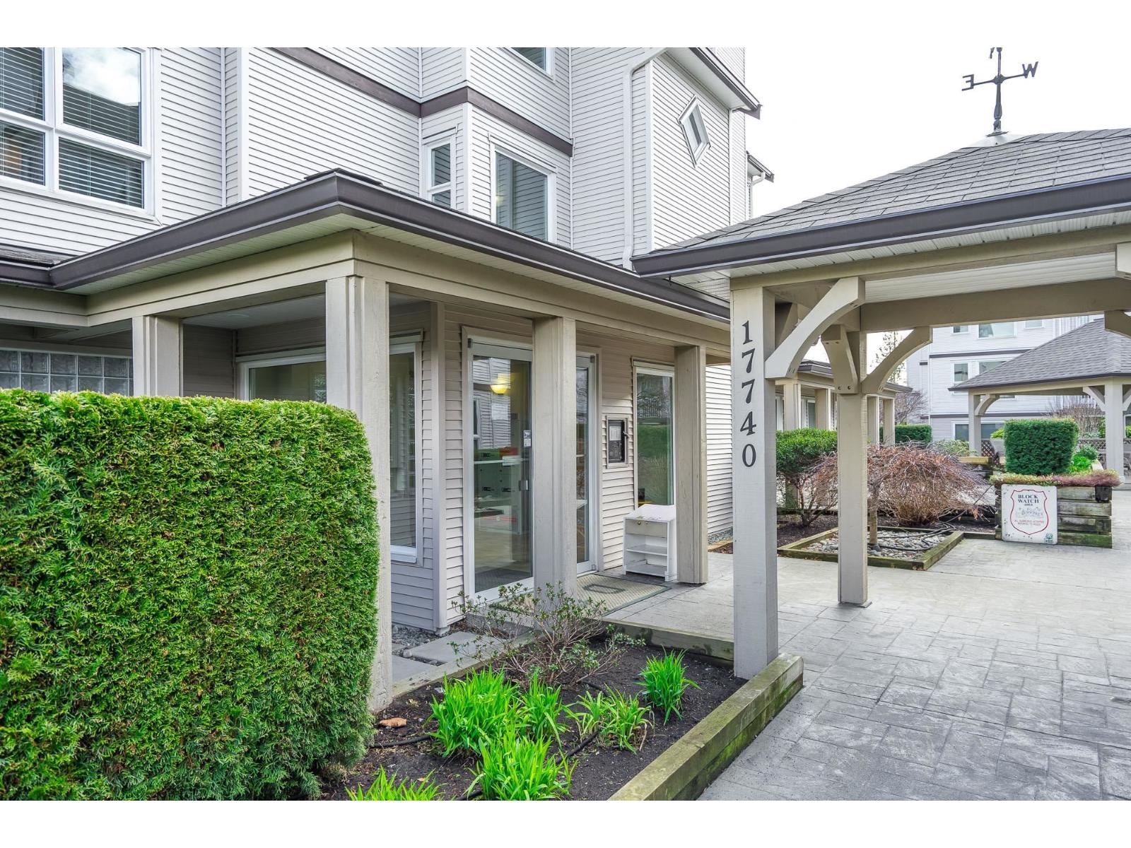301 17740 58a Avenue, Surrey, British Columbia  V3S 8M5 - Photo 2 - R3097250