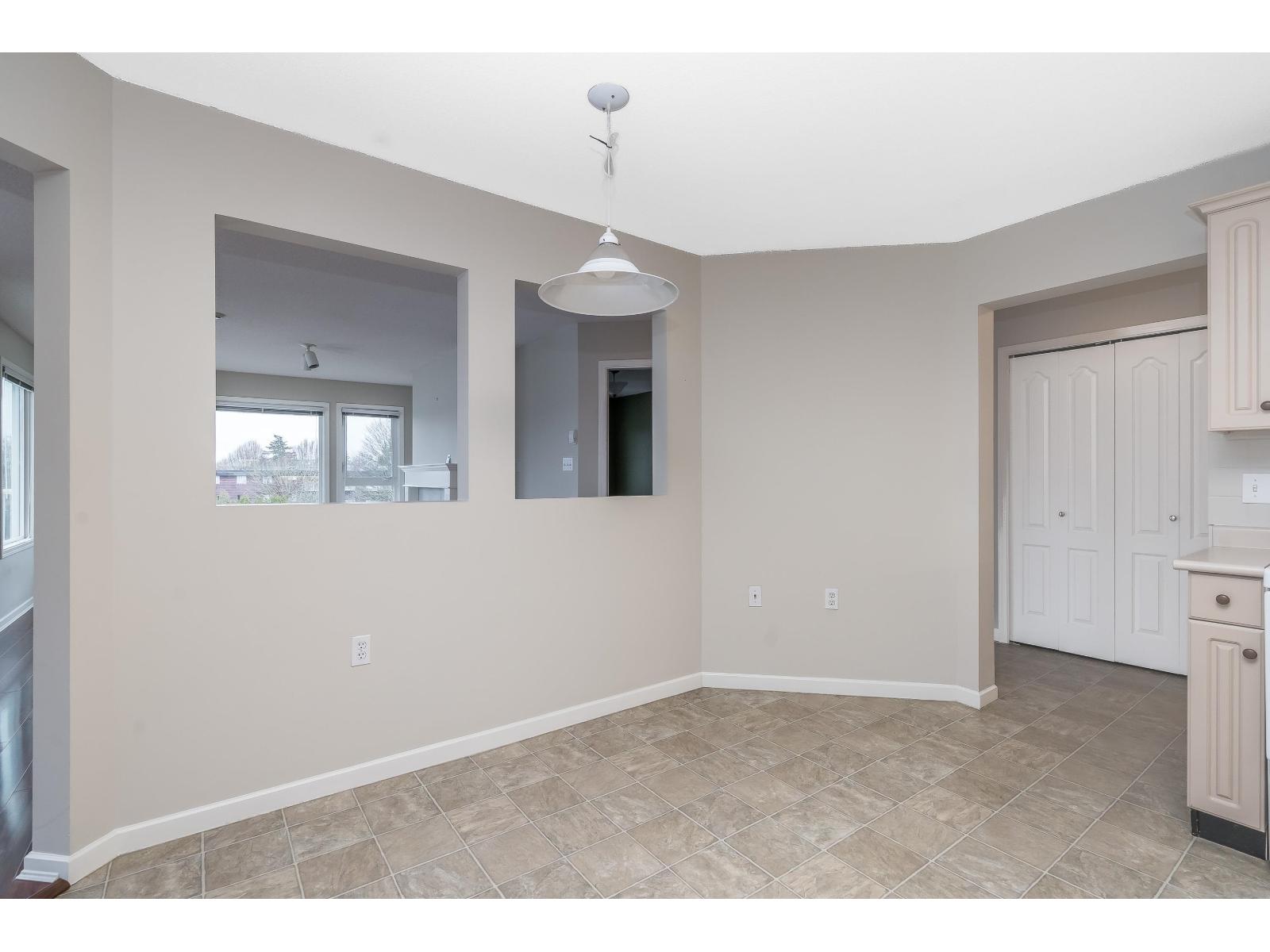 301 17740 58a Avenue, Surrey, British Columbia  V3S 8M5 - Photo 8 - R3097250