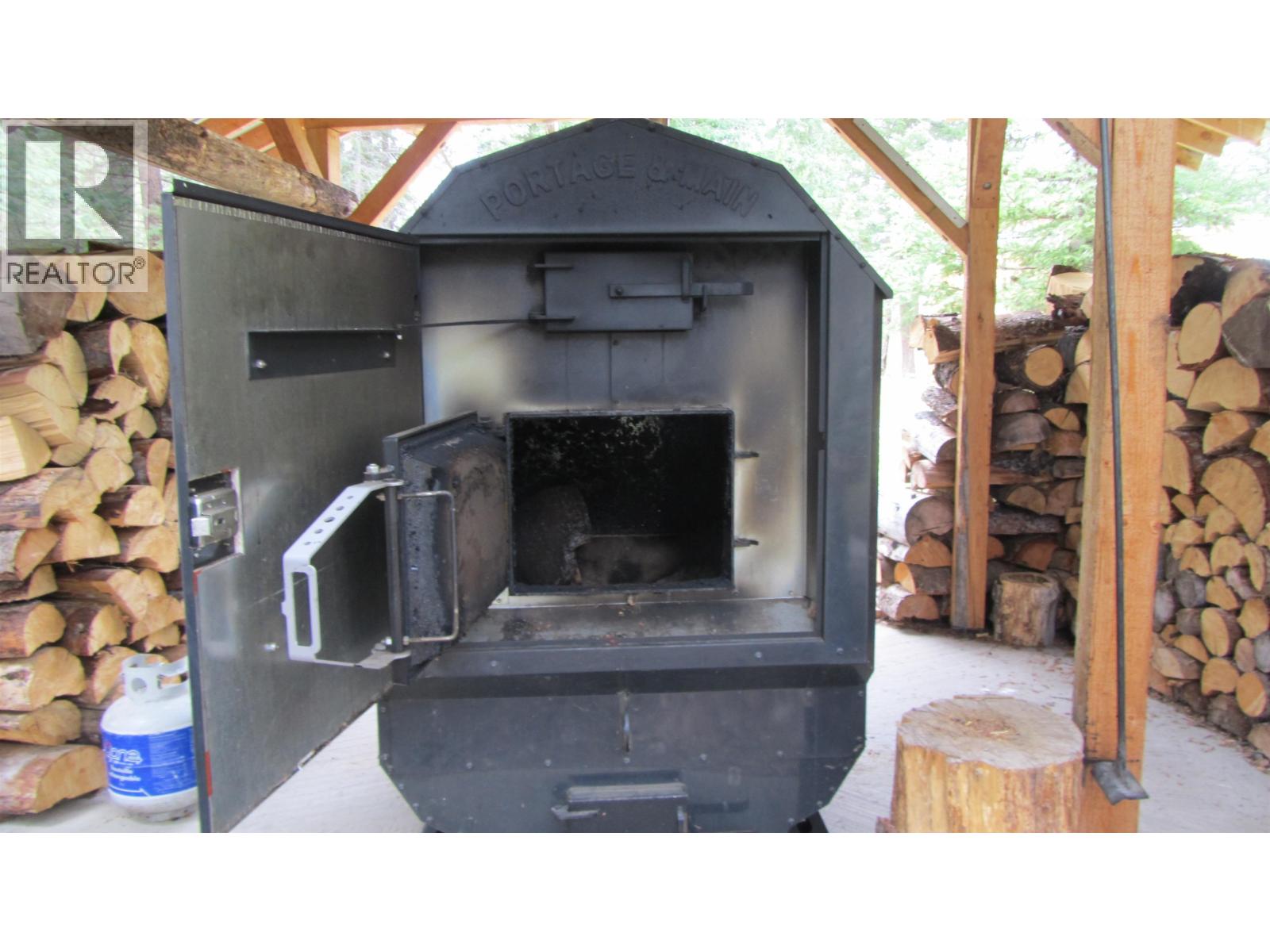 1500 Hutchison Road, 70 Mile House, British Columbia  V0K 2K0 - Photo 10 - R3097778