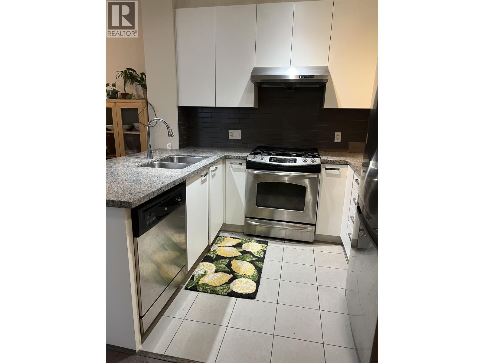 9388 Mckim Way, Richmond, British Columbia  V6P 0J7 - Photo 4 - R3084319