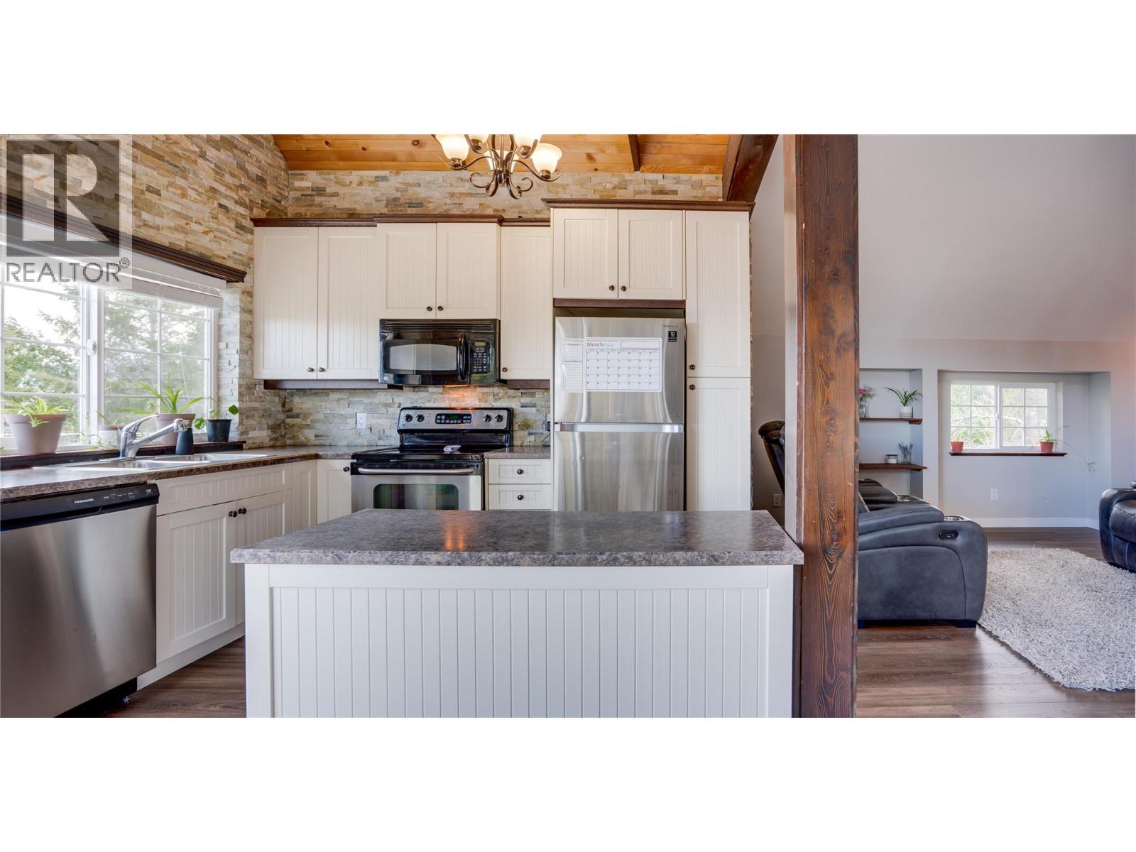 354 Lakewood Road, Vernon, British Columbia  V1H 2B9 - Photo 14 - 10378675