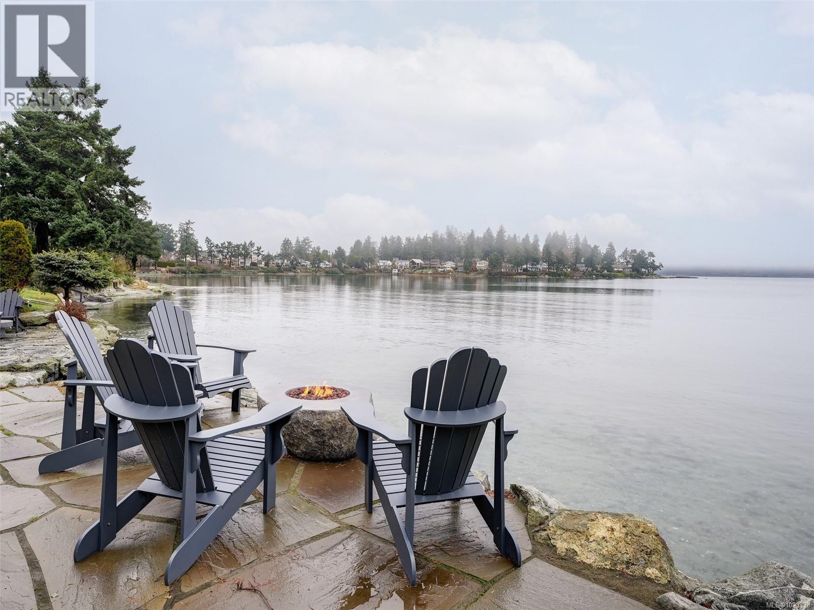 10303 Resthaven Dr, Sidney, British Columbia  V8L 3H2 - Photo 7 - 1023338