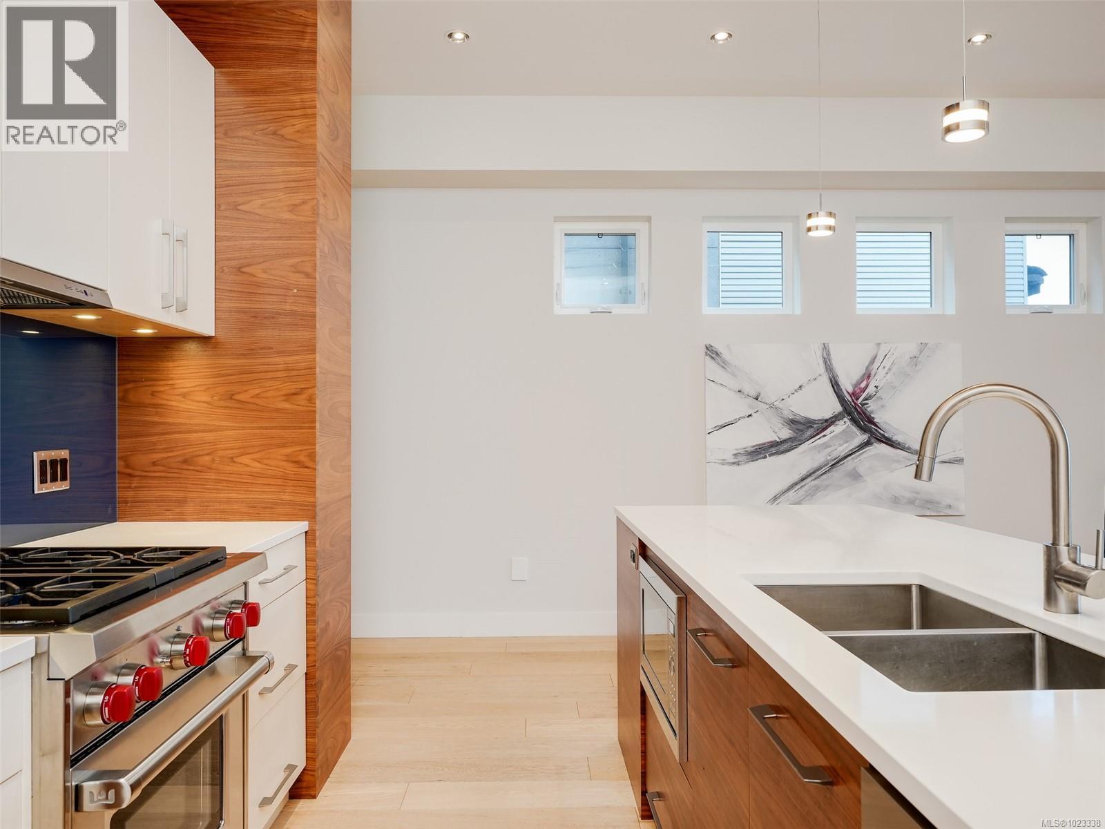 10303 Resthaven Dr, Sidney, British Columbia  V8L 3H2 - Photo 23 - 1023338