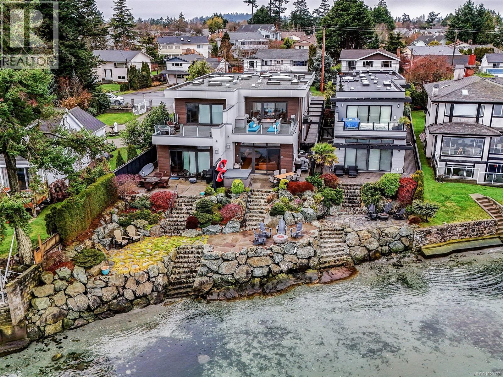 10303 Resthaven Dr, Sidney, British Columbia  V8L 3H2 - Photo 3 - 1023338