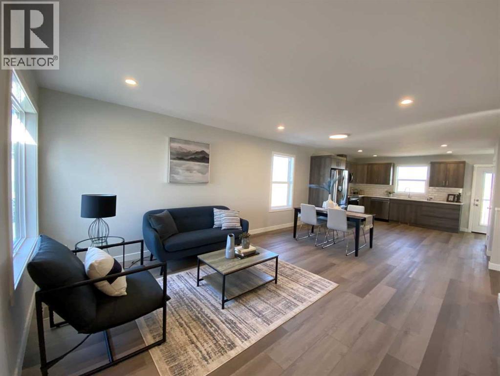 4229 57 Street, Taber, Alberta  T1G 0G8 - Photo 3 - A2288203