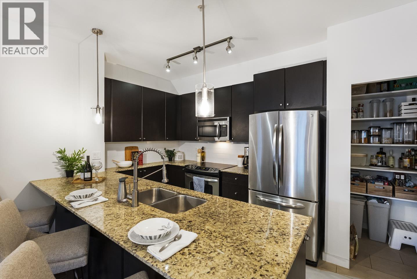 312 245 Ross Drive, New Westminster, British Columbia  V3L 0B6 - Photo 10 - R3097710