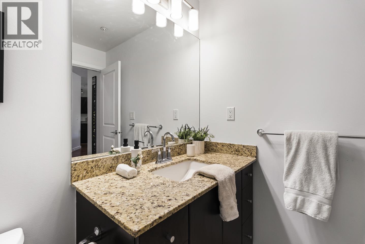 312 245 Ross Drive, New Westminster, British Columbia  V3L 0B6 - Photo 13 - R3097710