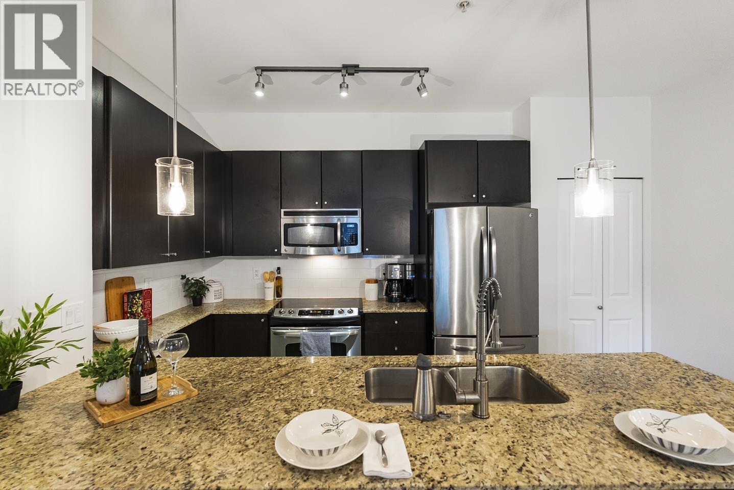 312 245 Ross Drive, New Westminster, British Columbia  V3L 0B6 - Photo 9 - R3097710