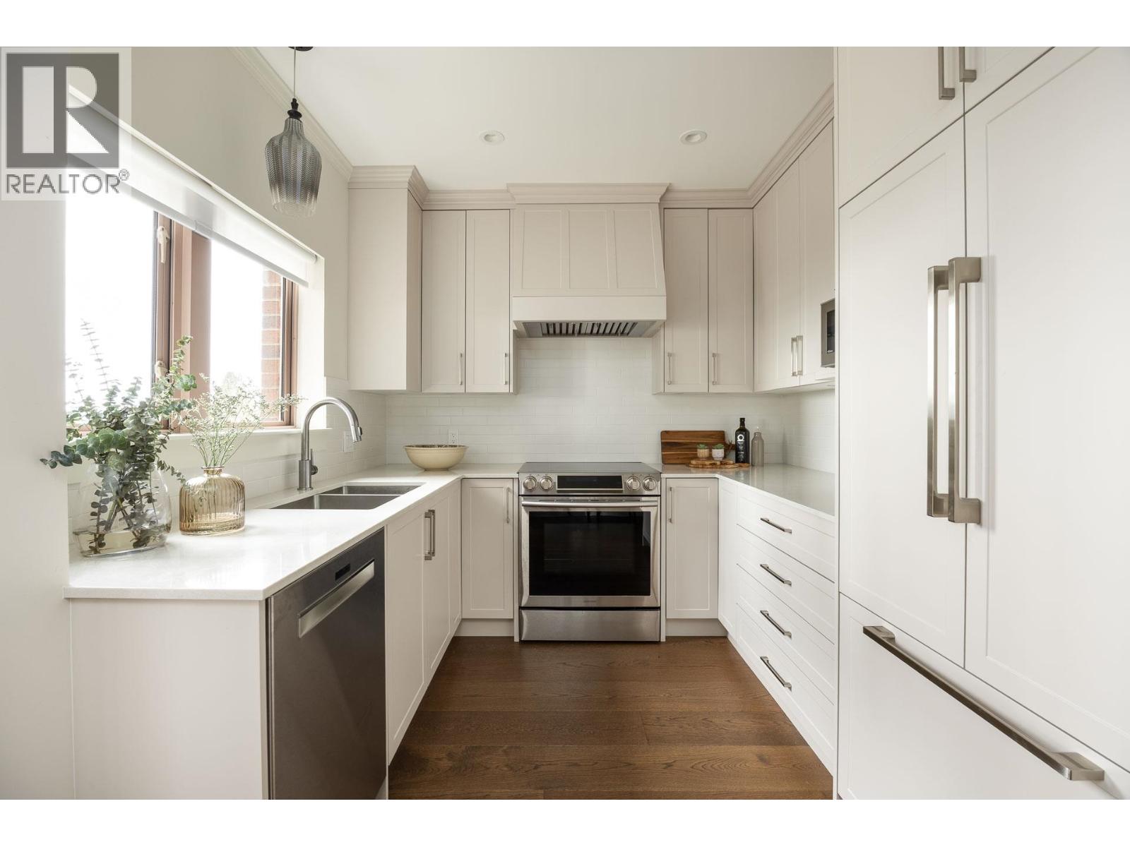 308 2271 Bellevue Avenue, West Vancouver, British Columbia  V7V 4X1 - Photo 2 - R3097753