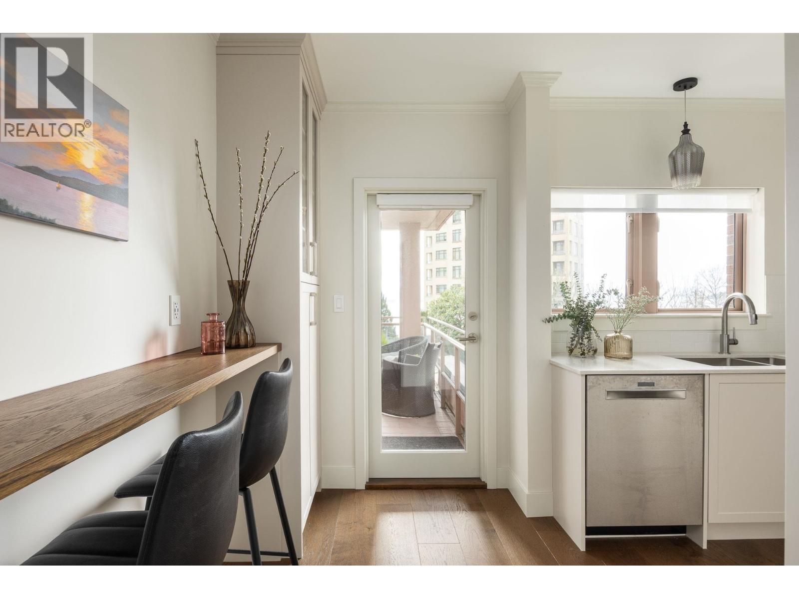 308 2271 Bellevue Avenue, West Vancouver, British Columbia  V7V 4X1 - Photo 5 - R3097753