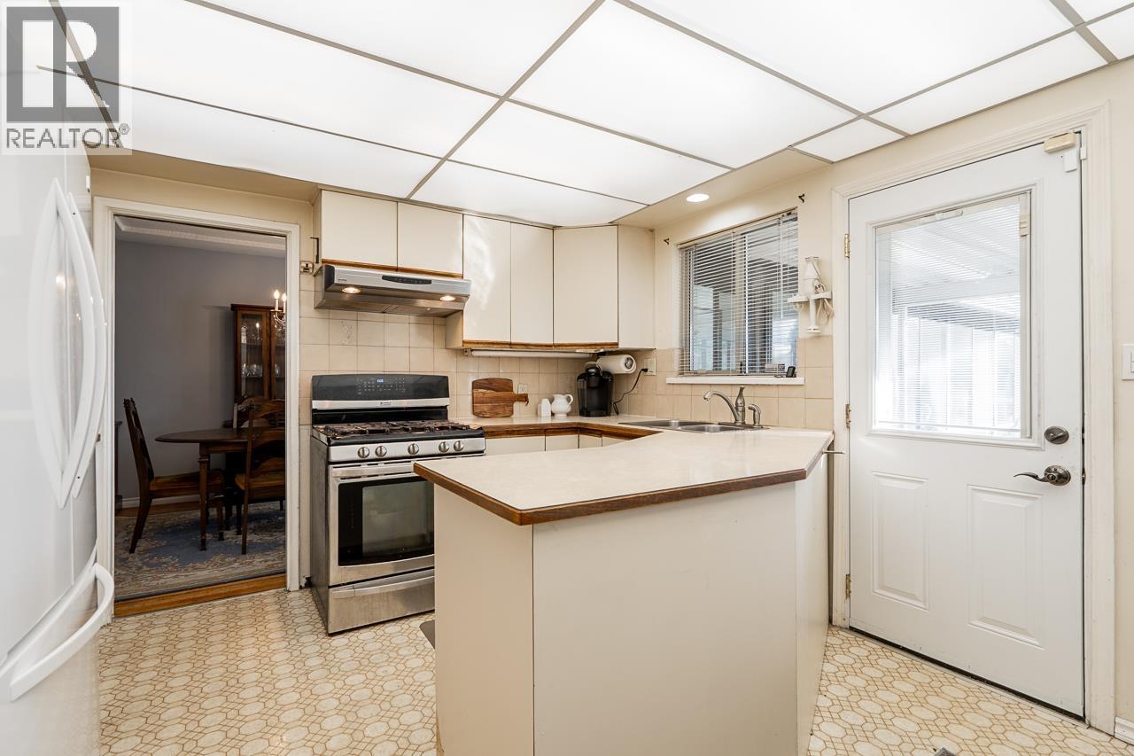 1910 Holdom Avenue, Burnaby, British Columbia  V5B 3W3 - Photo 10 - R3097715