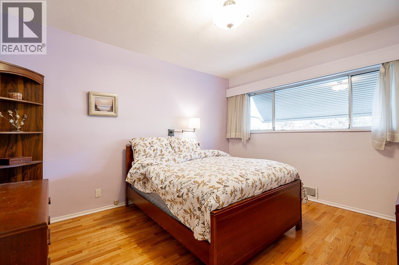 1910 Holdom Avenue, Burnaby, British Columbia  V5B 3W3 - Photo 11 - R3097715