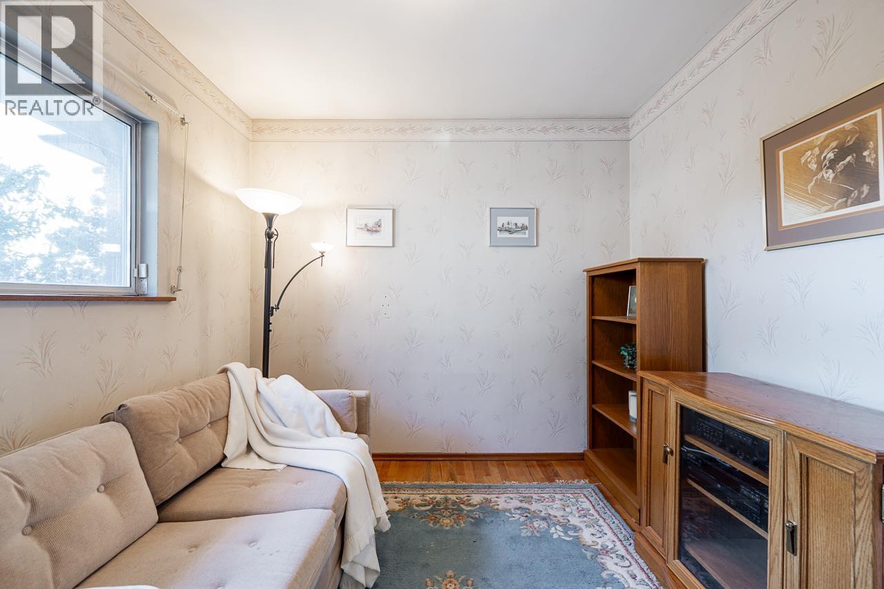 1910 Holdom Avenue, Burnaby, British Columbia  V5B 3W3 - Photo 12 - R3097715