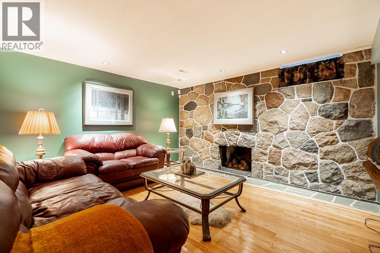 1910 Holdom Avenue, Burnaby, British Columbia  V5B 3W3 - Photo 16 - R3097715