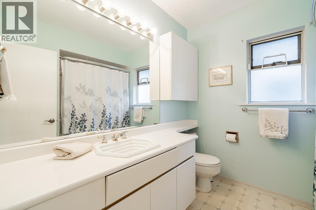 1910 Holdom Avenue, Burnaby, British Columbia  V5B 3W3 - Photo 14 - R3097715