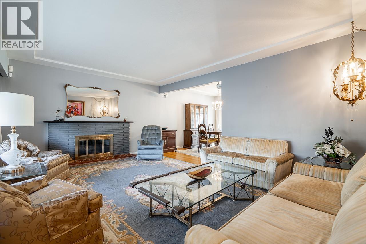 1910 Holdom Avenue, Burnaby, British Columbia  V5B 3W3 - Photo 5 - R3097715