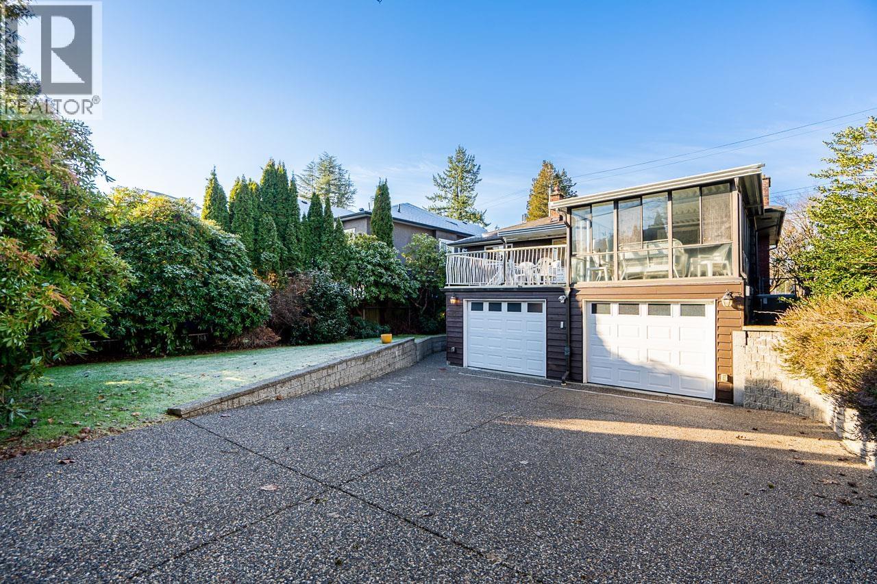 1910 Holdom Avenue, Burnaby, British Columbia  V5B 3W3 - Photo 25 - R3097715