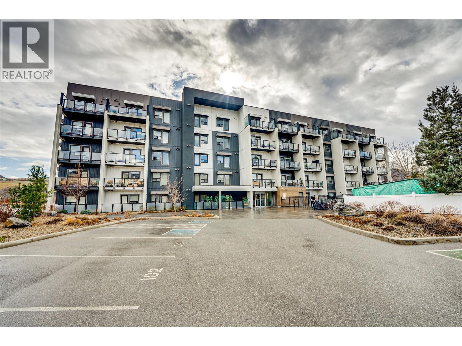 2555 Lakeshore Road Unit# 321, Vernon, British Columbia  V1H 1M9 - Photo 2 - 10378729
