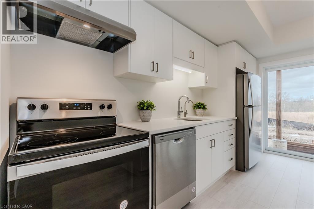 15 Stauffer Woods Trail Unit# 26, Kitchener, Ontario  N2P 2P4 - Photo 4 - 40809345