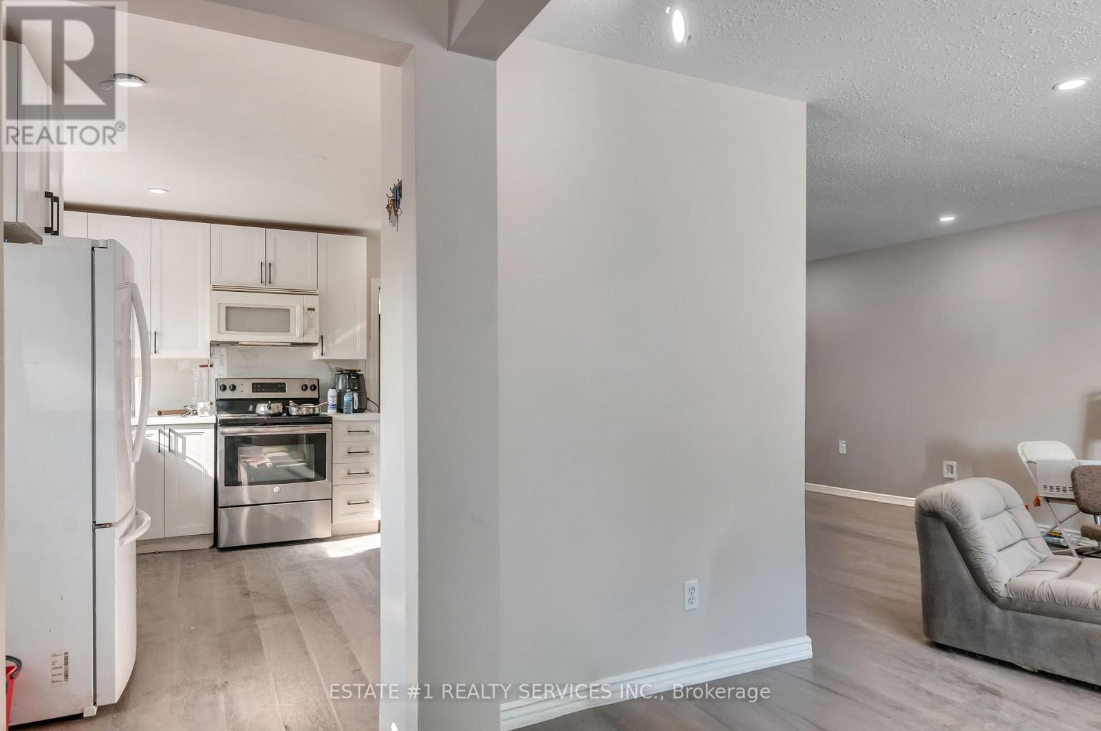 116 Addington Crescent, Brampton, Ontario  L6T 2R5 - Photo 10 - W12825450