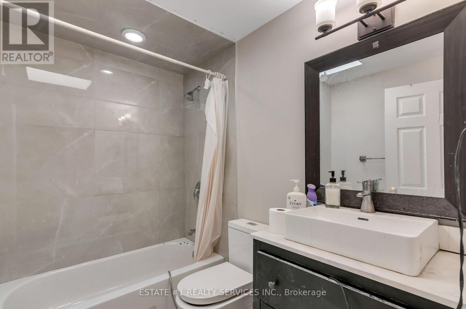 116 Addington Crescent, Brampton, Ontario  L6T 2R5 - Photo 18 - W12825450