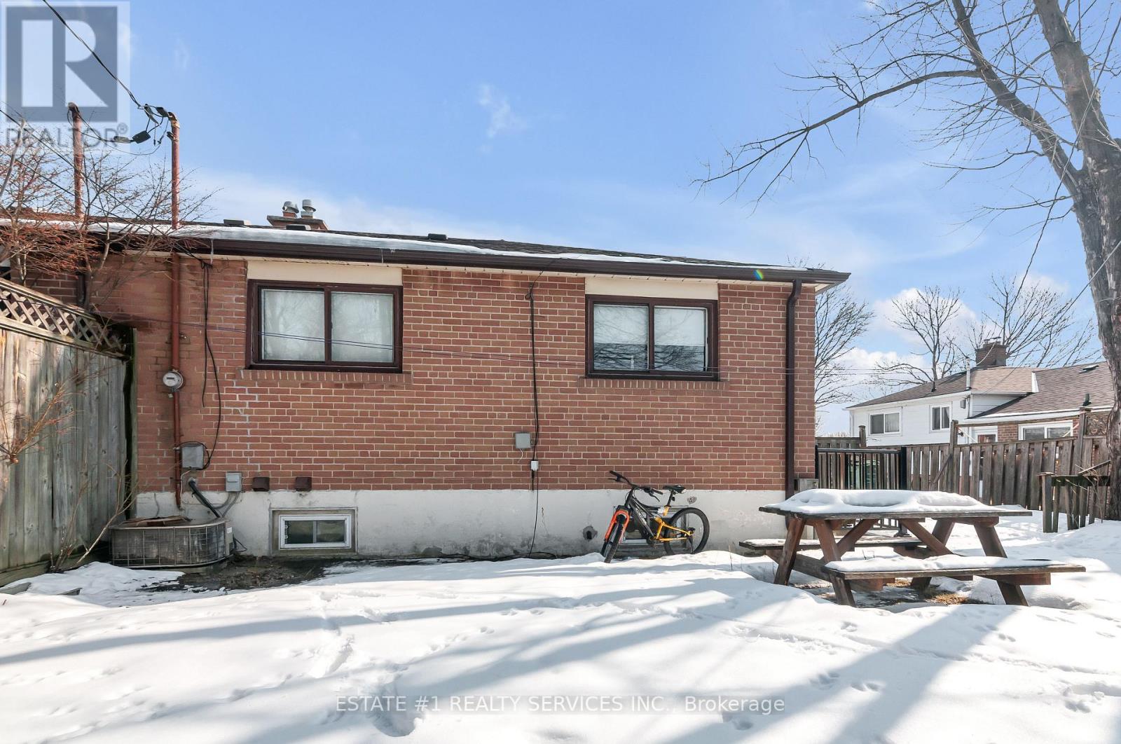 116 Addington Crescent, Brampton, Ontario  L6T 2R5 - Photo 6 - W12825450