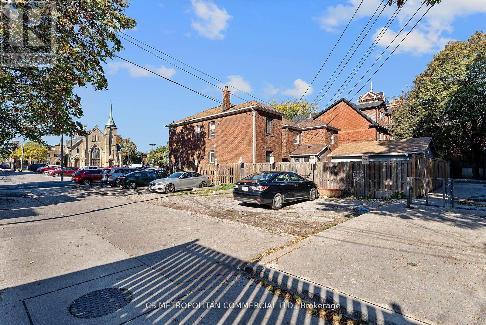 15 Augusta Avenue, Toronto, Ontario  M5T 2K7 - Photo 3 - C12864052