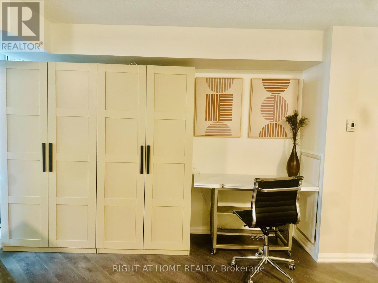 338 - 111 Elizabeth Street, Toronto, Ontario  M1P 0B6 - Photo 15 - C12864058