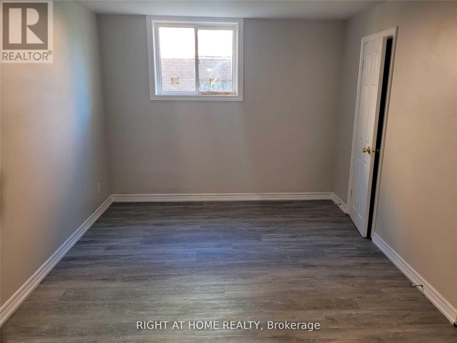 328 Malaga Road, Oshawa, Ontario  L1J 1N7 - Photo 5 - E12864016