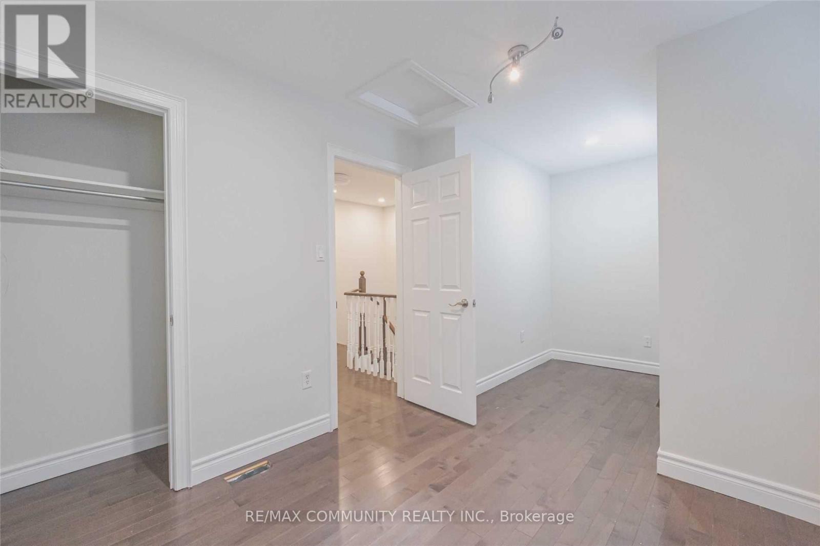 55 Longueuil Place, Whitby, Ontario  L1R 3G9 - Photo 10 - E12864054