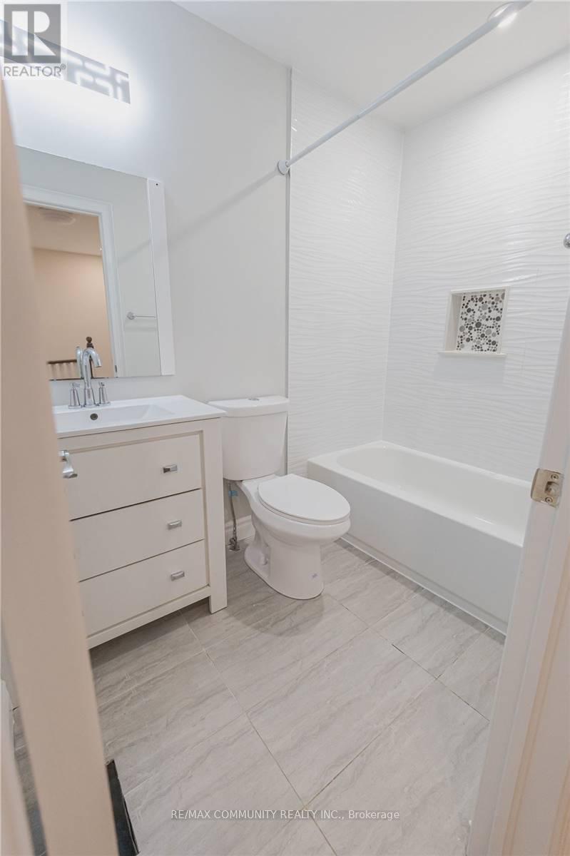 55 Longueuil Place, Whitby, Ontario  L1R 3G9 - Photo 12 - E12864054