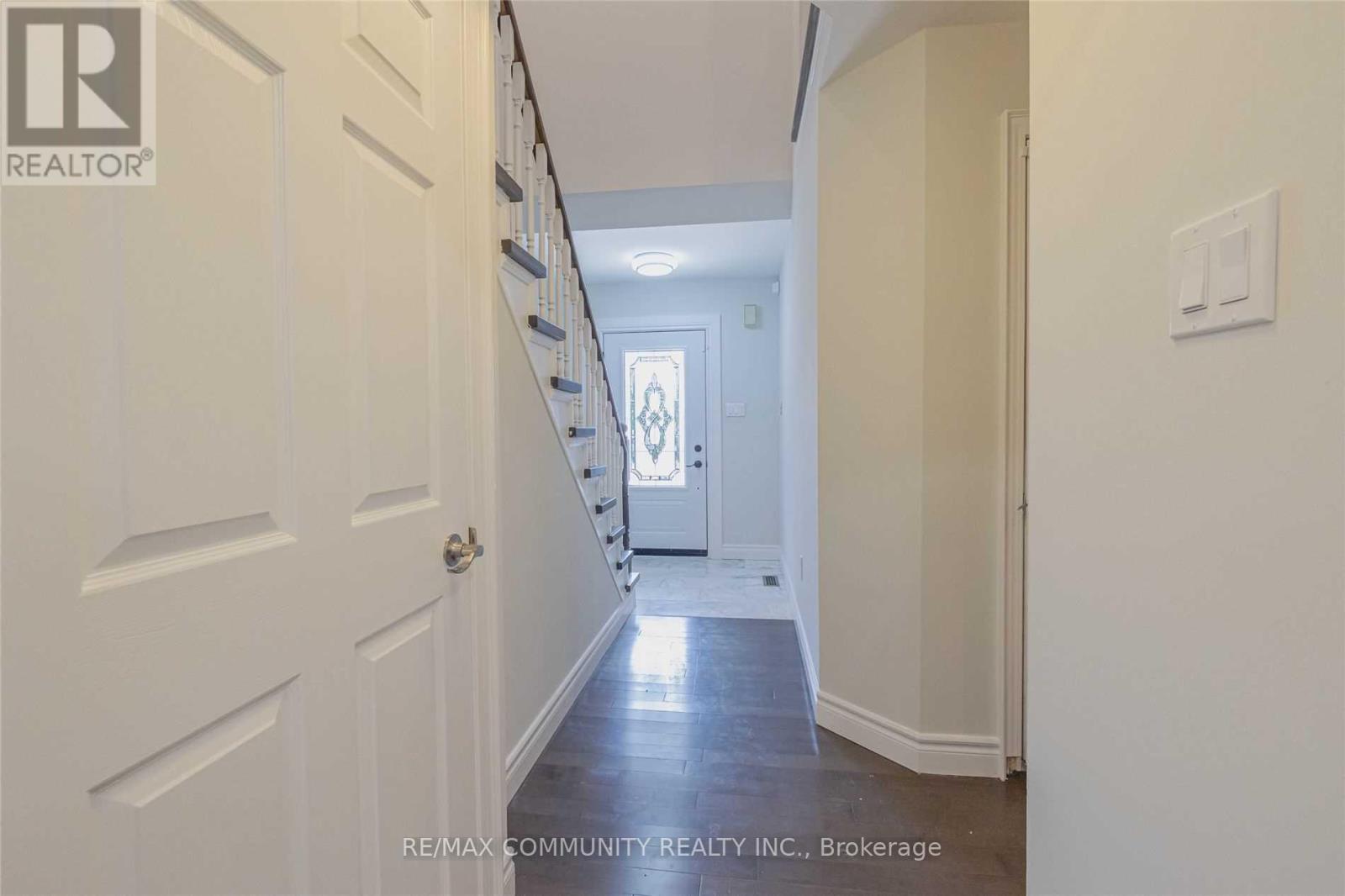 55 Longueuil Place, Whitby, Ontario  L1R 3G9 - Photo 2 - E12864054