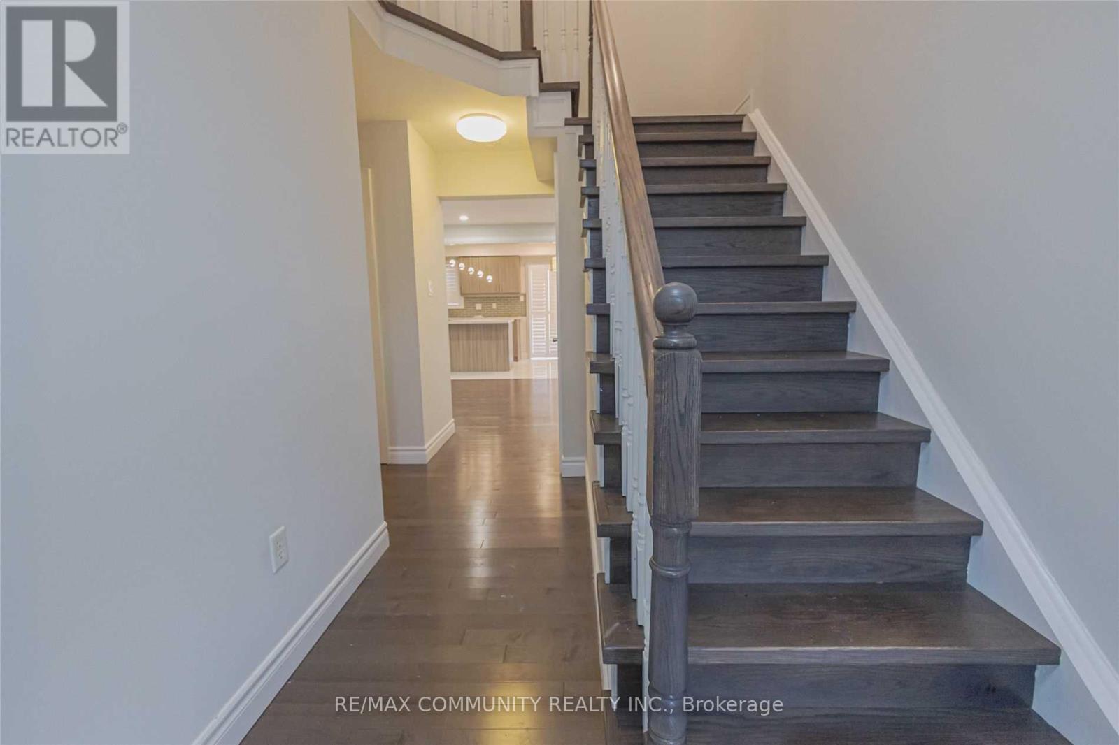 55 Longueuil Place, Whitby, Ontario  L1R 3G9 - Photo 3 - E12864054