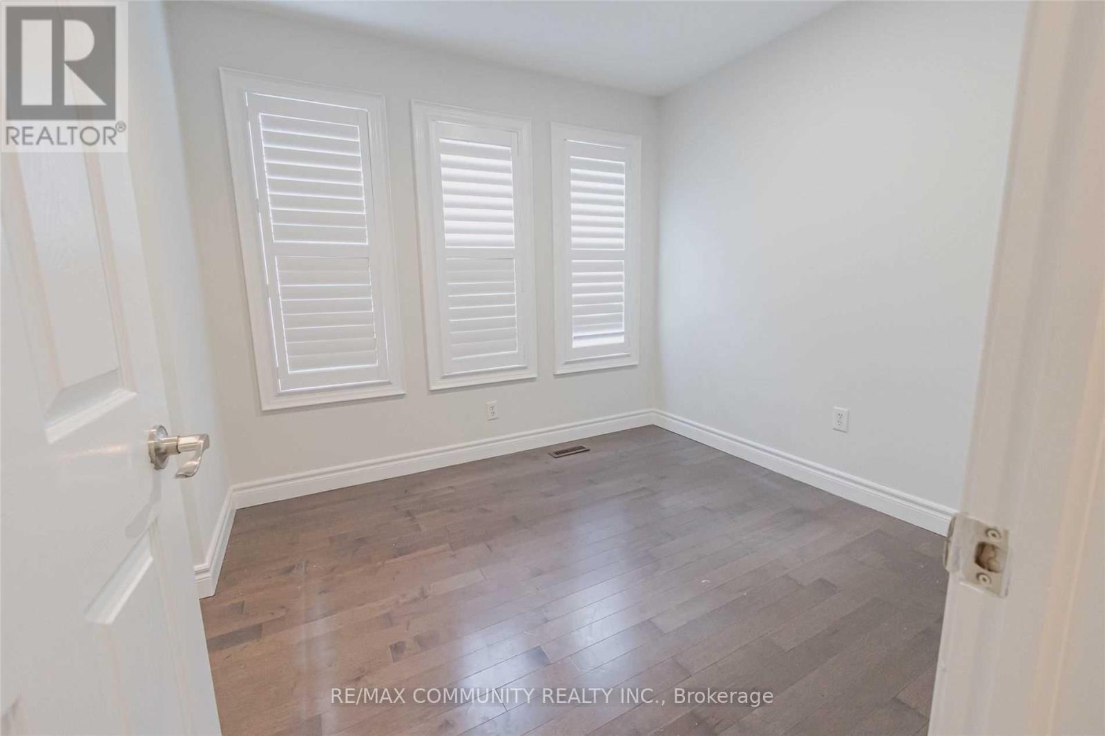 55 Longueuil Place, Whitby, Ontario  L1R 3G9 - Photo 9 - E12864054