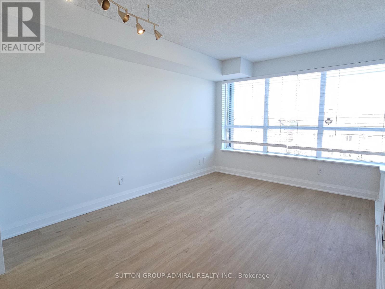 417 - 20 North Park Road, Vaughan, Ontario  L4J 0G7 - Photo 6 - N12864020