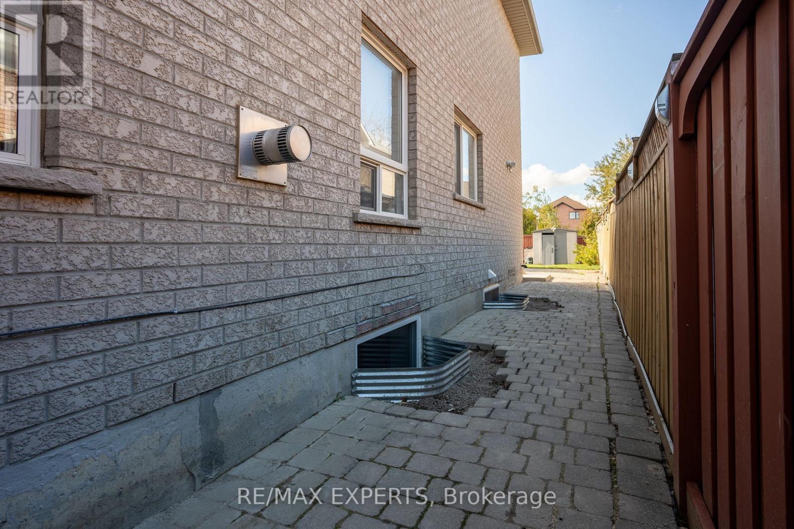 10 Blue Diamond Terr Terrace, Vaughan, Ontario  L4H 2G3 - Photo 3 - N12864066