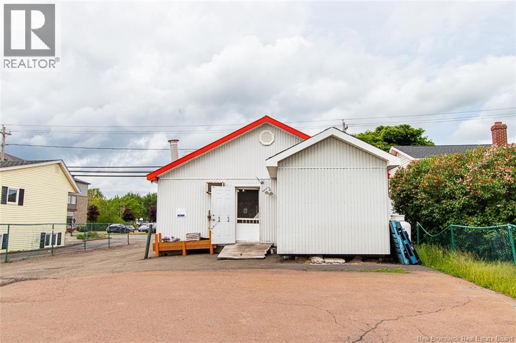 498 Champlain Street, Dieppe, New Brunswick  E1A 1P4 - Photo 4 - NB134201